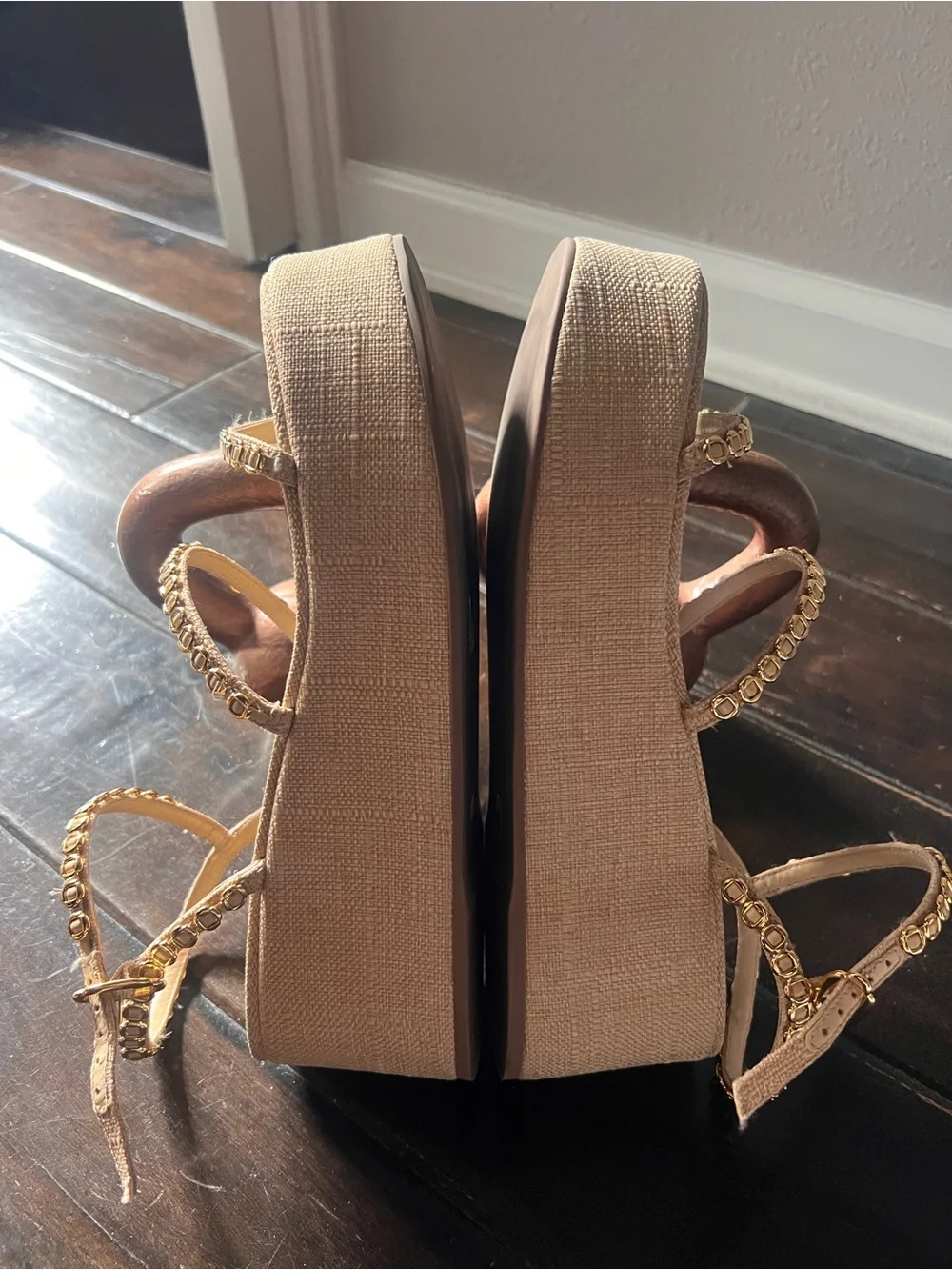 Larroude Gio Milanina Flatform Sandals platform size 10 gold chain raffia heel